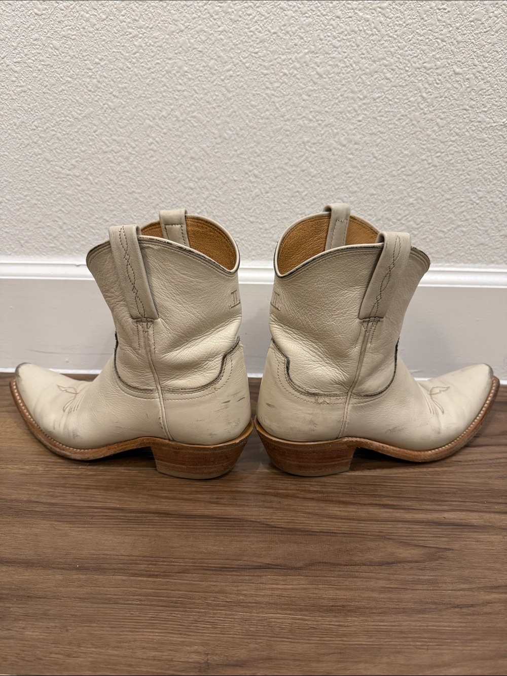 Lucchese Cream Leather Short Cowboy Boots - Picture 4 of 5